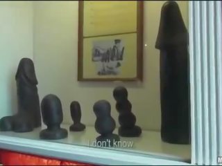 Sevgilim gösterileri tüysüz içinde sexmuseum için öğretmen