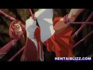 Pechugona hentai brutalmente taladrada por tentáculos monstruo