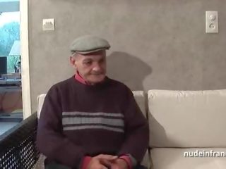 FFM Two french brunette sharing an old man cock of Papy Voyeur