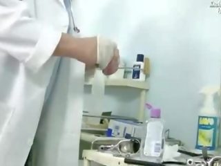 Bastos medico examining kaniya pasyente