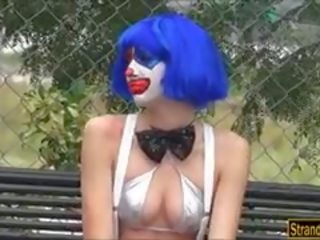 Frown клоун mikayla безплатно изпразване на уста от непознат