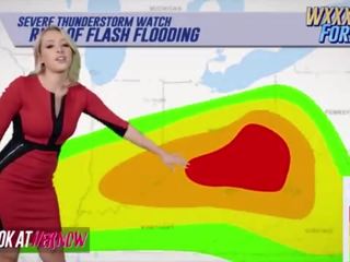 Meteorologist &lpar;zoey monroe&rpar; warns на humidity плъзгане в като &lpar;michael vegas&rpar; slides негов джонсън в тя путка - гледам ather сега