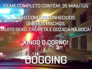 Corno levando một esposa cristina cris em seu primeiro dogging na mirante da lapa para ser abusada por desconhecidos, xinga o corno, chupa, e engole leitinho