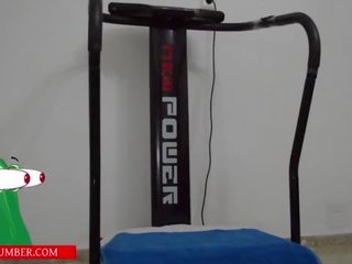 Coño chupando hasta un gimnasio máquina