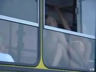 Publiczne indecency na the autobus to seksualnie wzbudził para doesnt dać za gówno (amateur marriageable mama matka mamuśka babcia na dworze wytrysk madmaxxx )