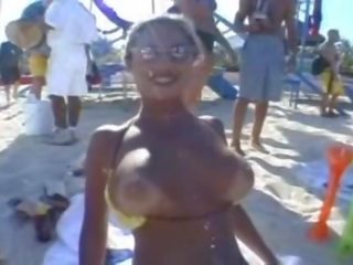 Sensational Bodybuilder Chick At The Beach Can initiate Her Titties Jump