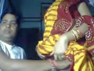 Delhi wali nengsemake bhabi in saree exposed by bojo for dhuwit