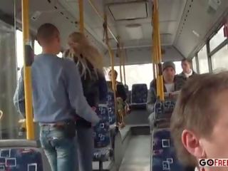 Lindsey olsen pakaļa fucked par the publisks bus; amatieri, blondīne, minēts, autobuss sekss, spermas izšāviens, dabas zīle