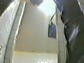 P0 voyér skrytý vačka sledování holky čurat v ruský univerzita záchod