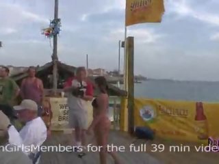 Normal spring rotura bikini concurso vueltas en salvaje extraño adulto vídeo película