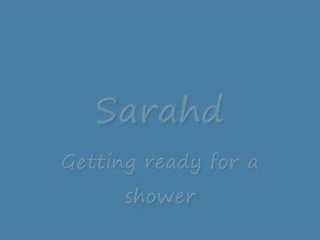 Sarah casa de banho a posar