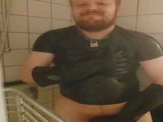 Rubbercub wanking in shower